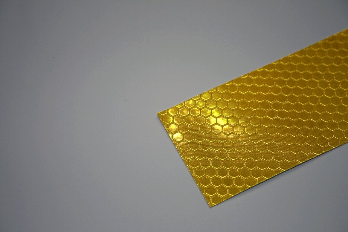 Žlutá odrazka na auto nalepovací, ultraslim 3D fólie, 5cm x 29cm