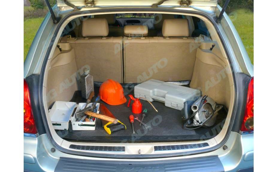 Plastová vana do kufru bez protiskluzu Hyundai i30 III, Fastback, 2017->, verze bez dvojitého dna v