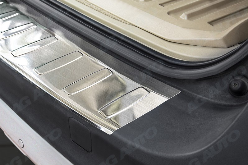 Nerezový kryt hrany nárazníku/kufru, Volvo XC70, 2013->, po FL
