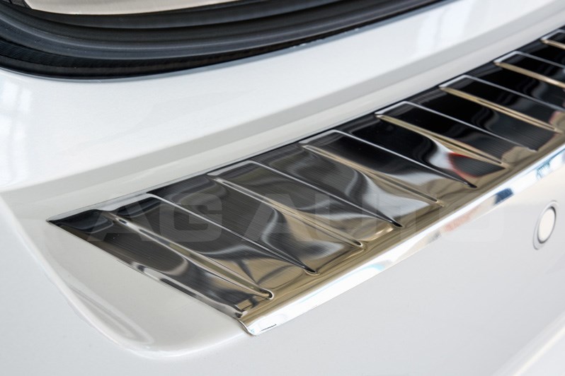 Nerezový kryt hrany nárazníku/kufru, Toyota Auris II, 2015-> po faceliftu, Hatchback