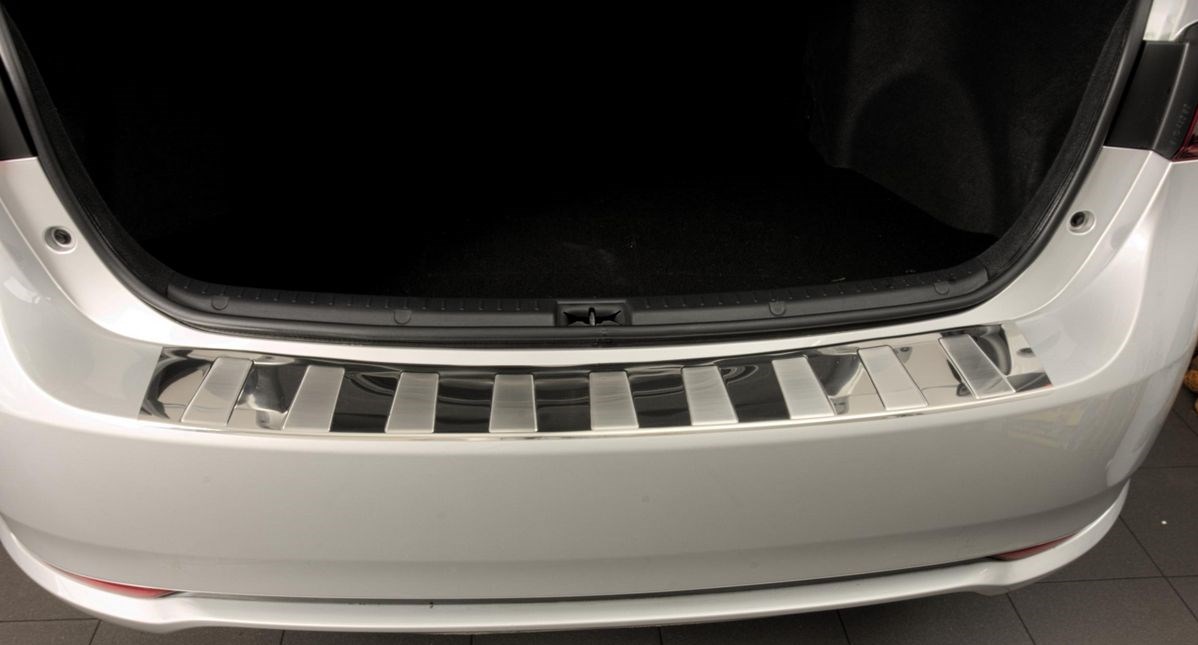 Nerezový kryt hrany nárazníku, Toyota Avensis III T27 II, 2015-, Sedan, po faceliftu