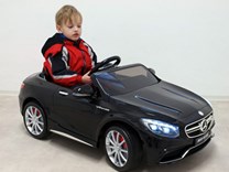 Dětské el. autíčko licenční Mercedes Benz S63 AMG,lakovaná červená barva